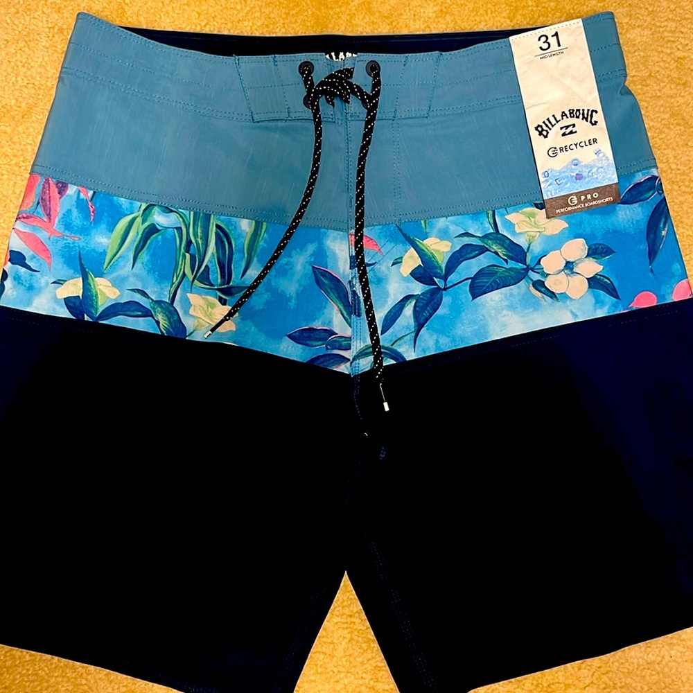 Billabong men’s pro performance board shorts, 31 mid length new with tags